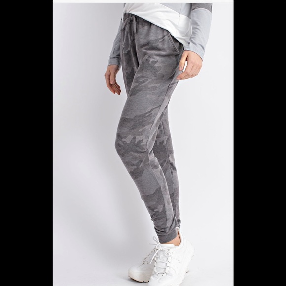 Pocketed Gray Camouflage Joggers - Picture 4 of 8